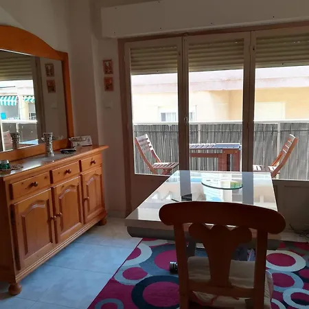 Appartement Beautiful 2-bedroom Less Than 50m From The And Side Sea Views