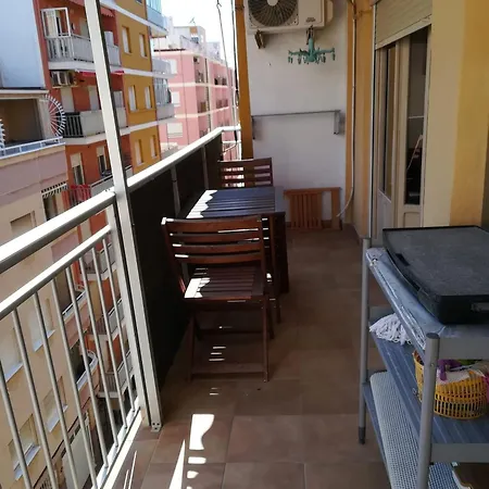 Beautiful 2-bedroom Less Than 50m From The And Side Sea Views *