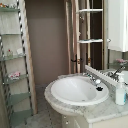 Beautiful 2-bedroom Less Than 50m From The And Side Sea Views Appartement