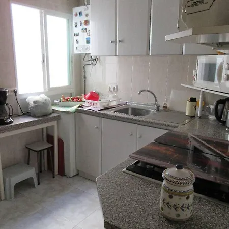 Apartment Beautiful 2-bedroom Less Than 50m From The And Side Sea Views